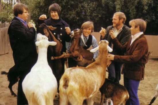 “Pet Sounds: El Álbum que Rompió Barreras y Redefinió la Música Pop”