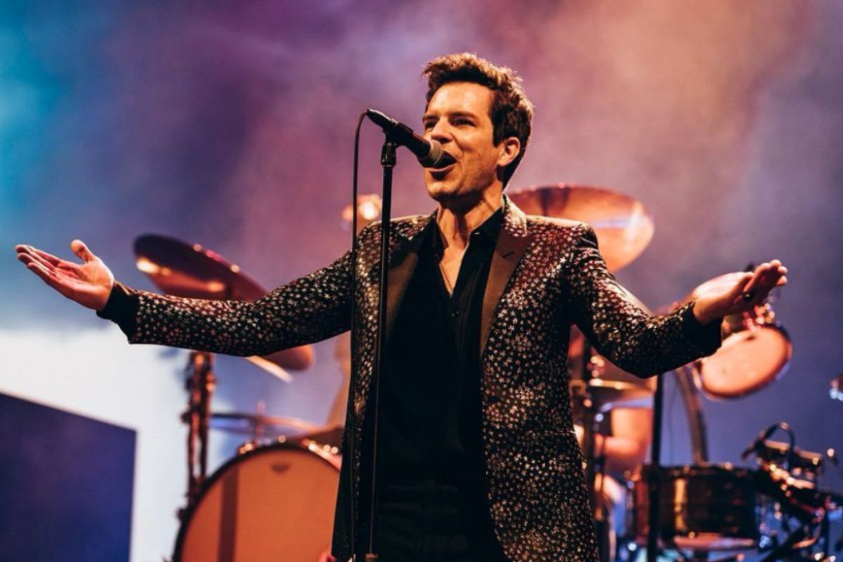 “La Trayectoria Brillante de Brandon Flowers: Liderando el Resurgimiento del Rock Alternativo”