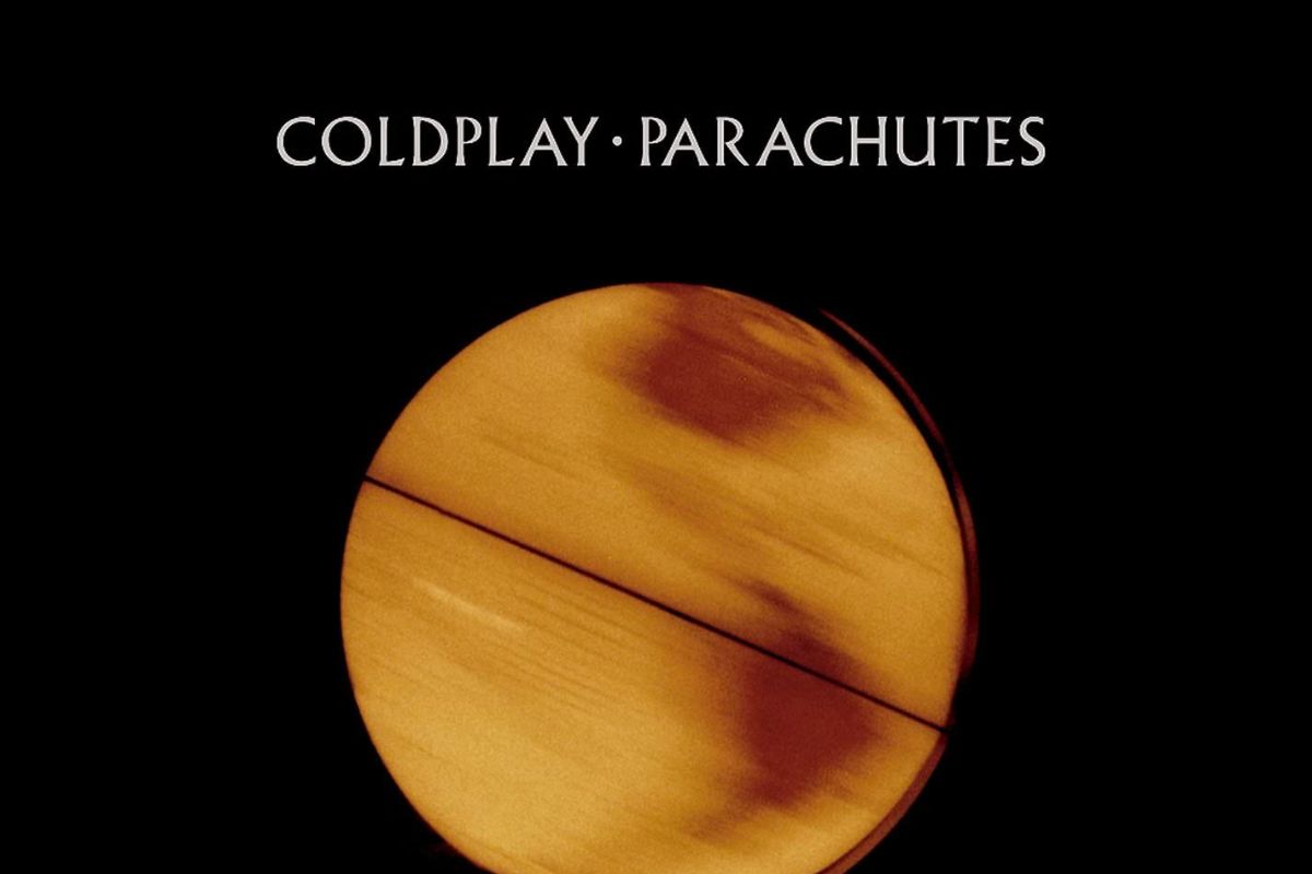 “Parachutes” de Coldplay: Celebrando el Aniversario de un Viaje Musical