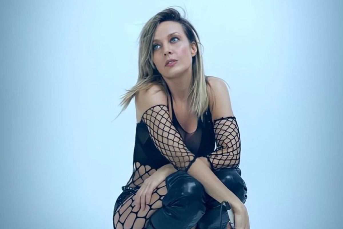 Fey: La Trayectoria de una Estrella del Pop Mexicano