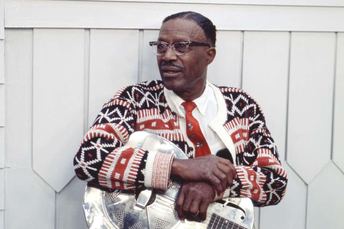 El nacimiento de Son House, leyenda del blues