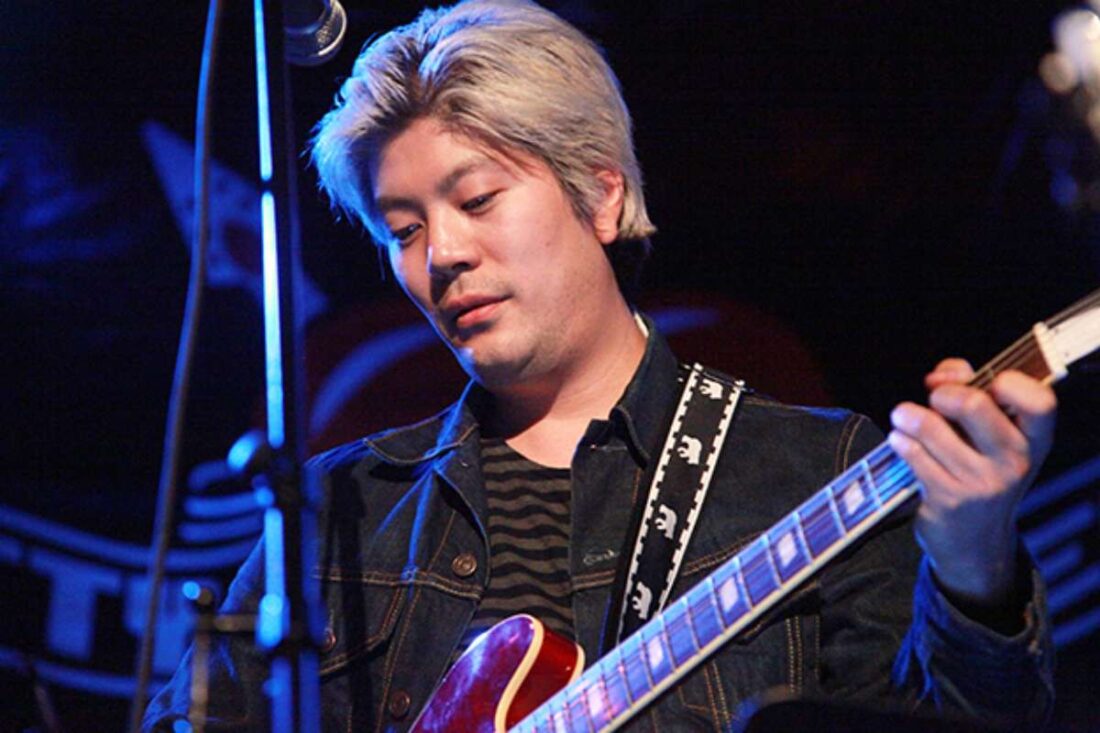 Nace James Inha: Guitarrista de Smashing Pumpkins