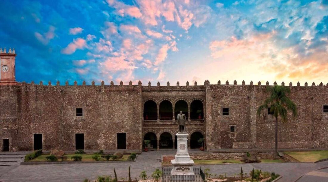 LA HISTORIA DETRÁS DEL PALACIO DE CORTÉS