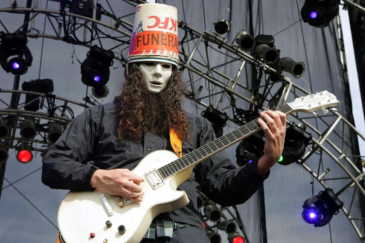 Nace Buckethead: El virtuoso con la guitarra eléctrica