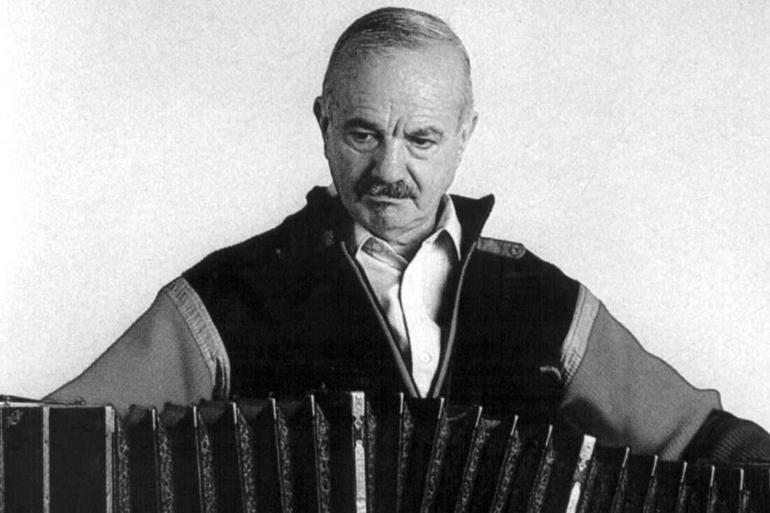 Fallece el compositor argentino Astor Piazzolla